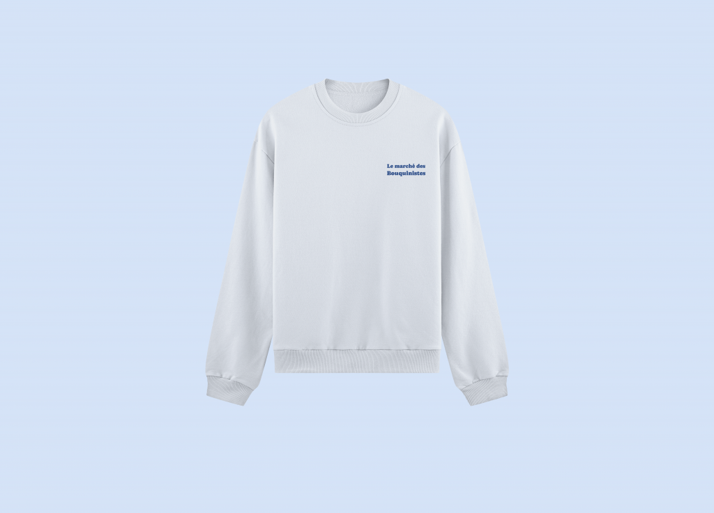 Photo de notre sweat blanc avec logo bleu marine